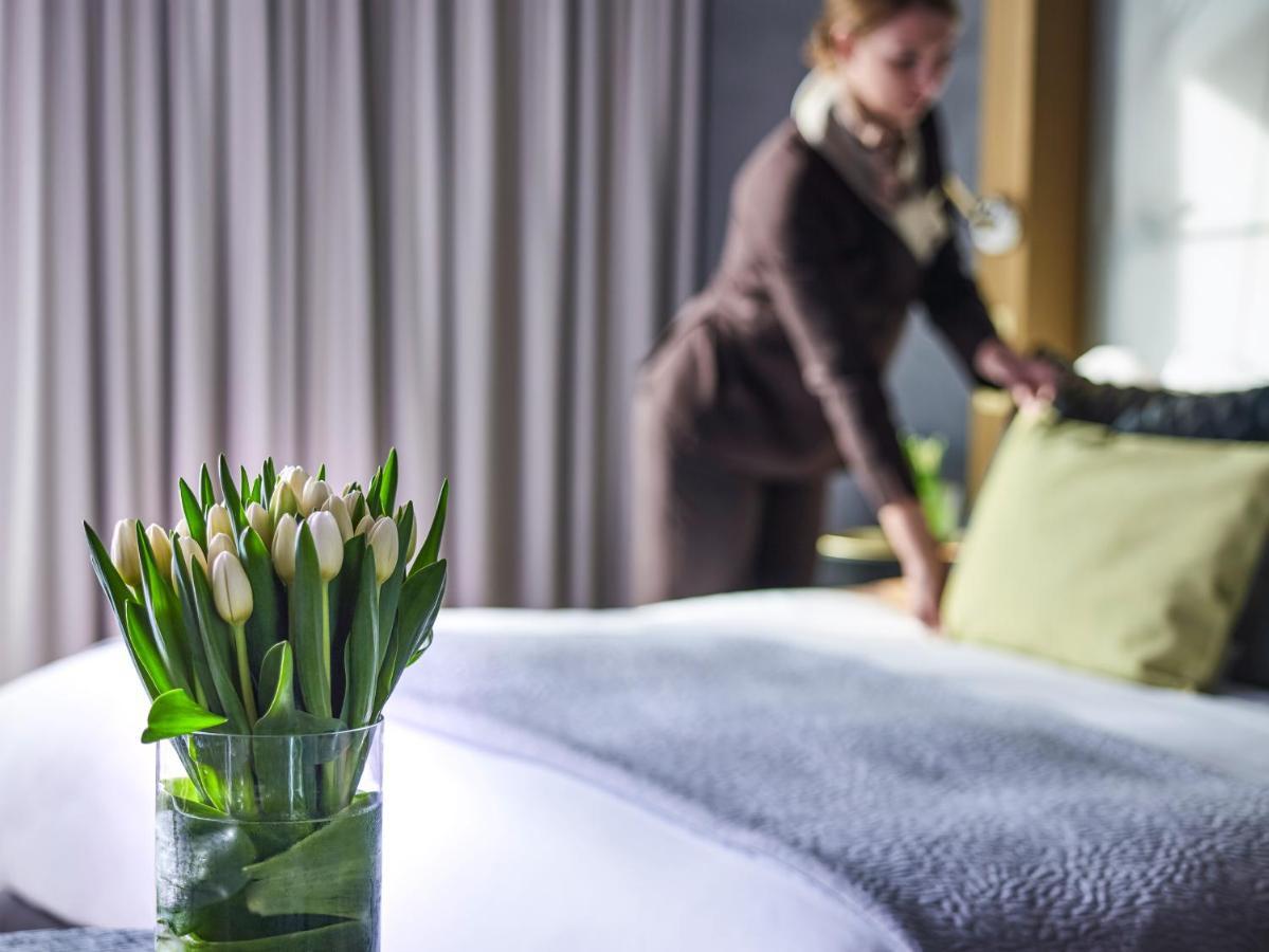 Sofitel Munich Bayerpost Hotel Exterior photo A chambermaid making a bed