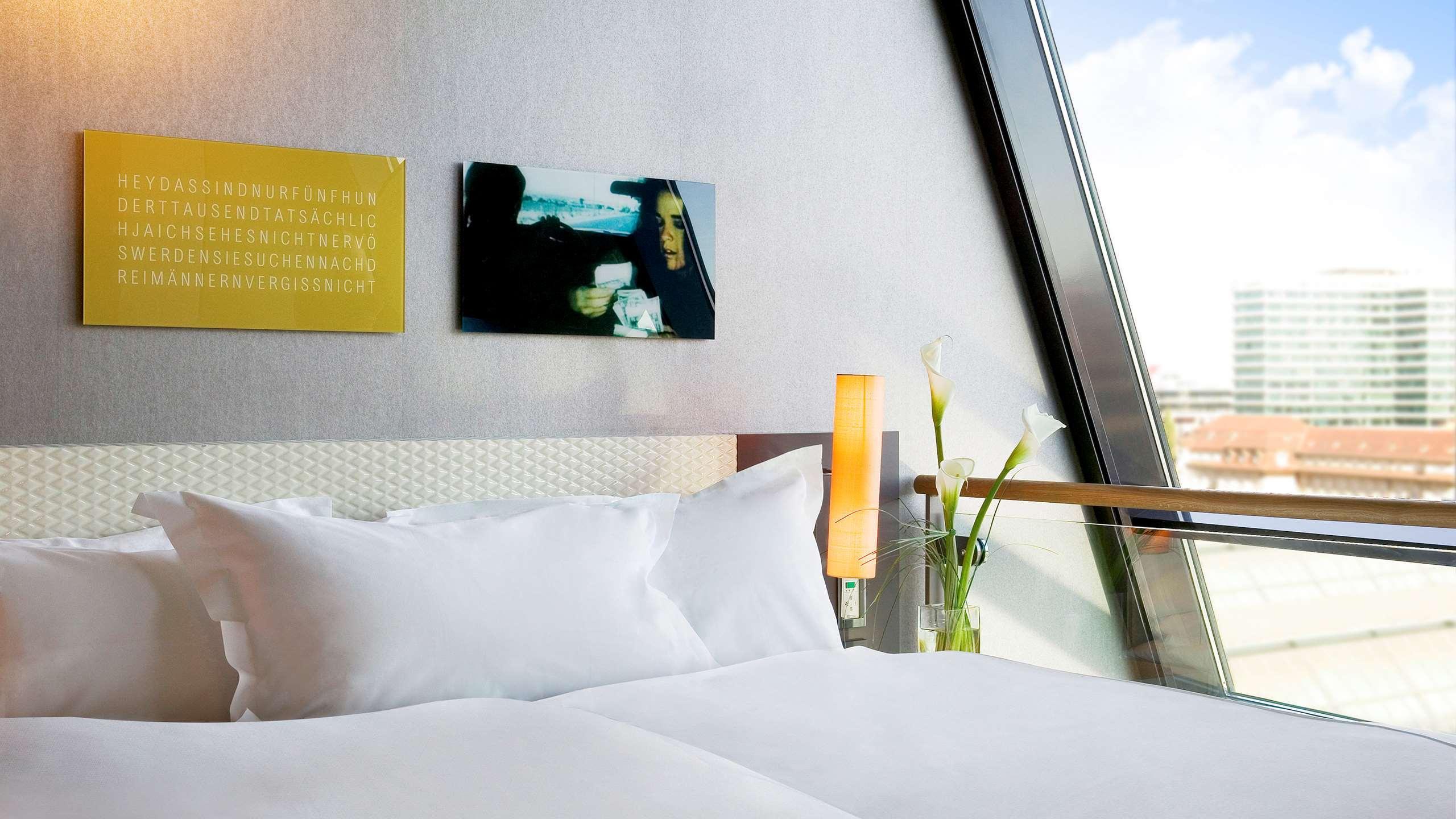Sofitel Munich Bayerpost Hotel Exterior photo A room at the hotel