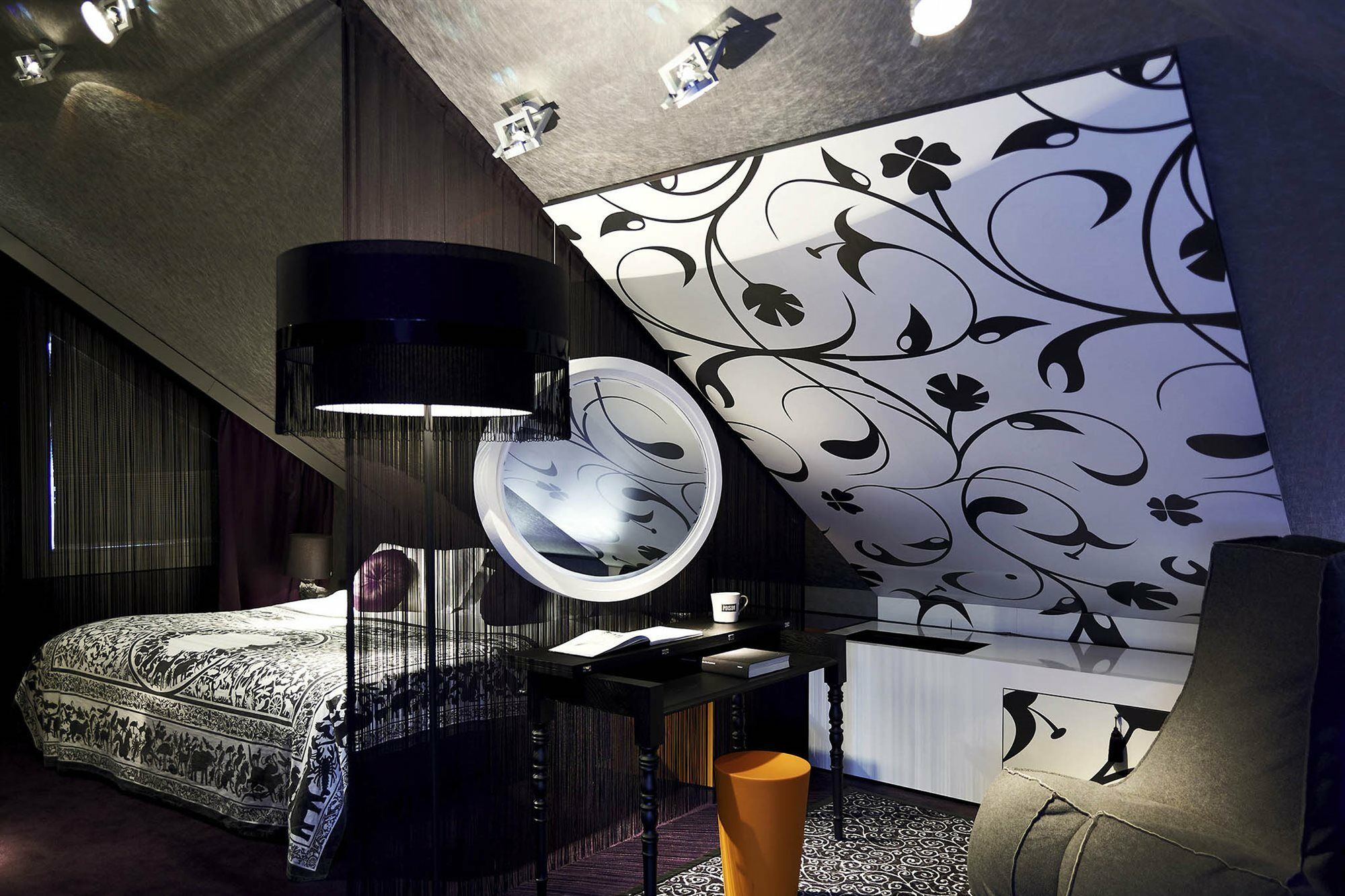 Sofitel Munich Bayerpost Hotel Exterior photo The interior of the hotel